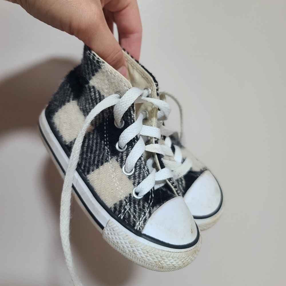 Plaid fuzzy converse size 7 toddler
